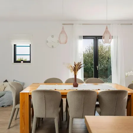 Villa Allegra With 32Msq Heated Pool, 300M Far From Sandy Beaches, Open Sea View Omis Exterior photo