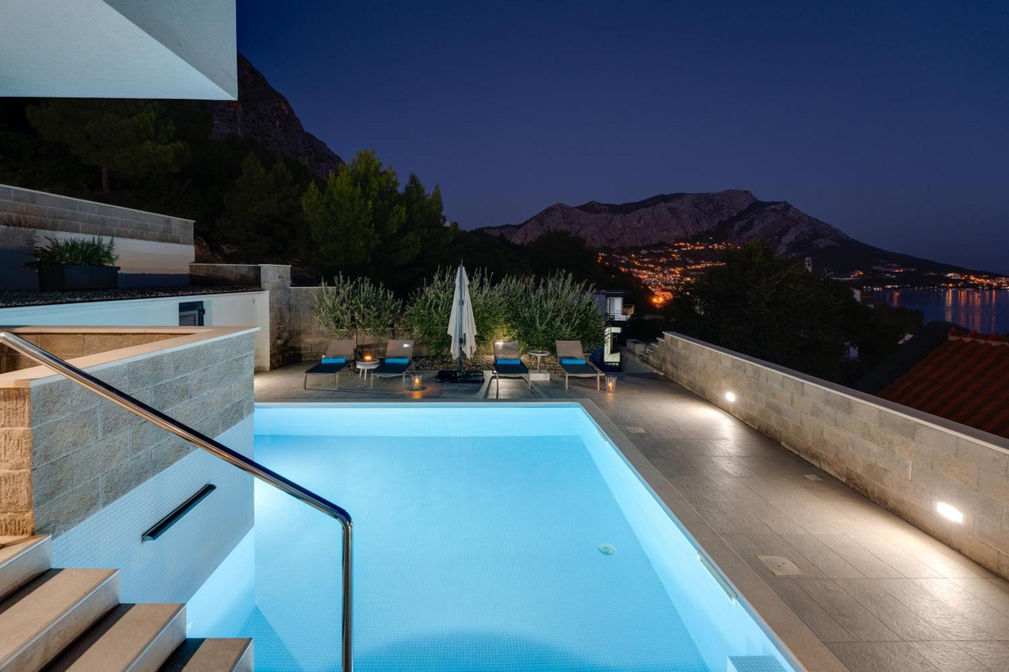 Villa Allegra With 32msq Heated Pool, 300m Far From Sandy Beaches, Open Sea View Omis