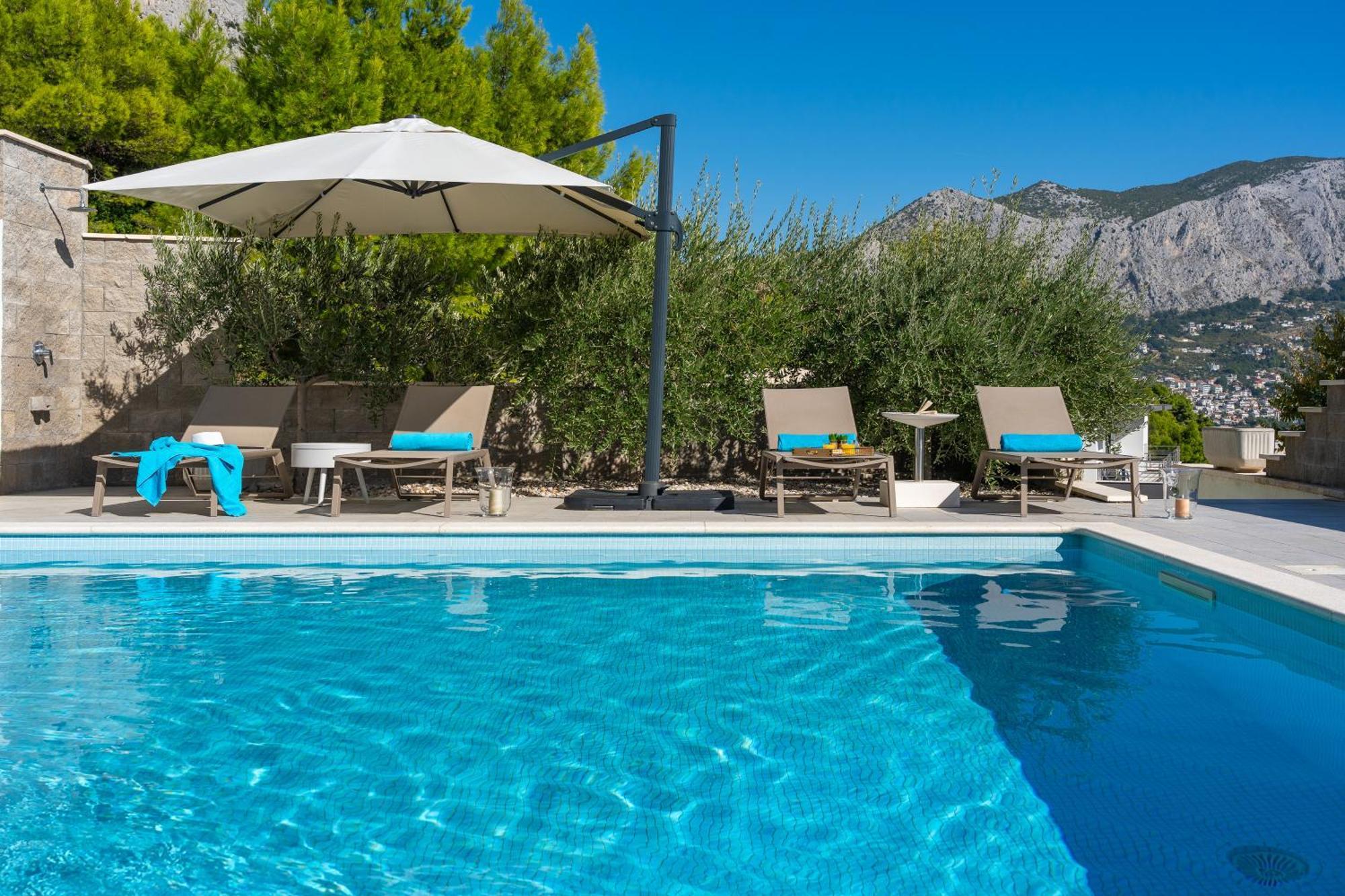 Villa Allegra With 32msq Heated Pool, 300m Far From Sandy Beaches, Open Sea View Omis
