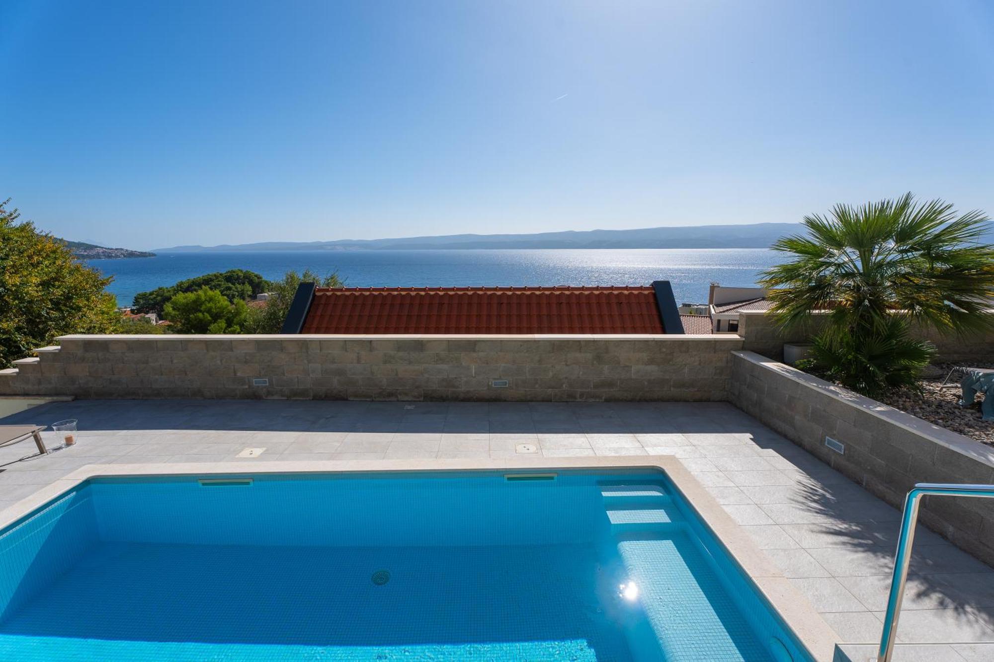 Villa Allegra With 32msq Heated Pool, 300m Far From Sandy Beaches, Open Sea View