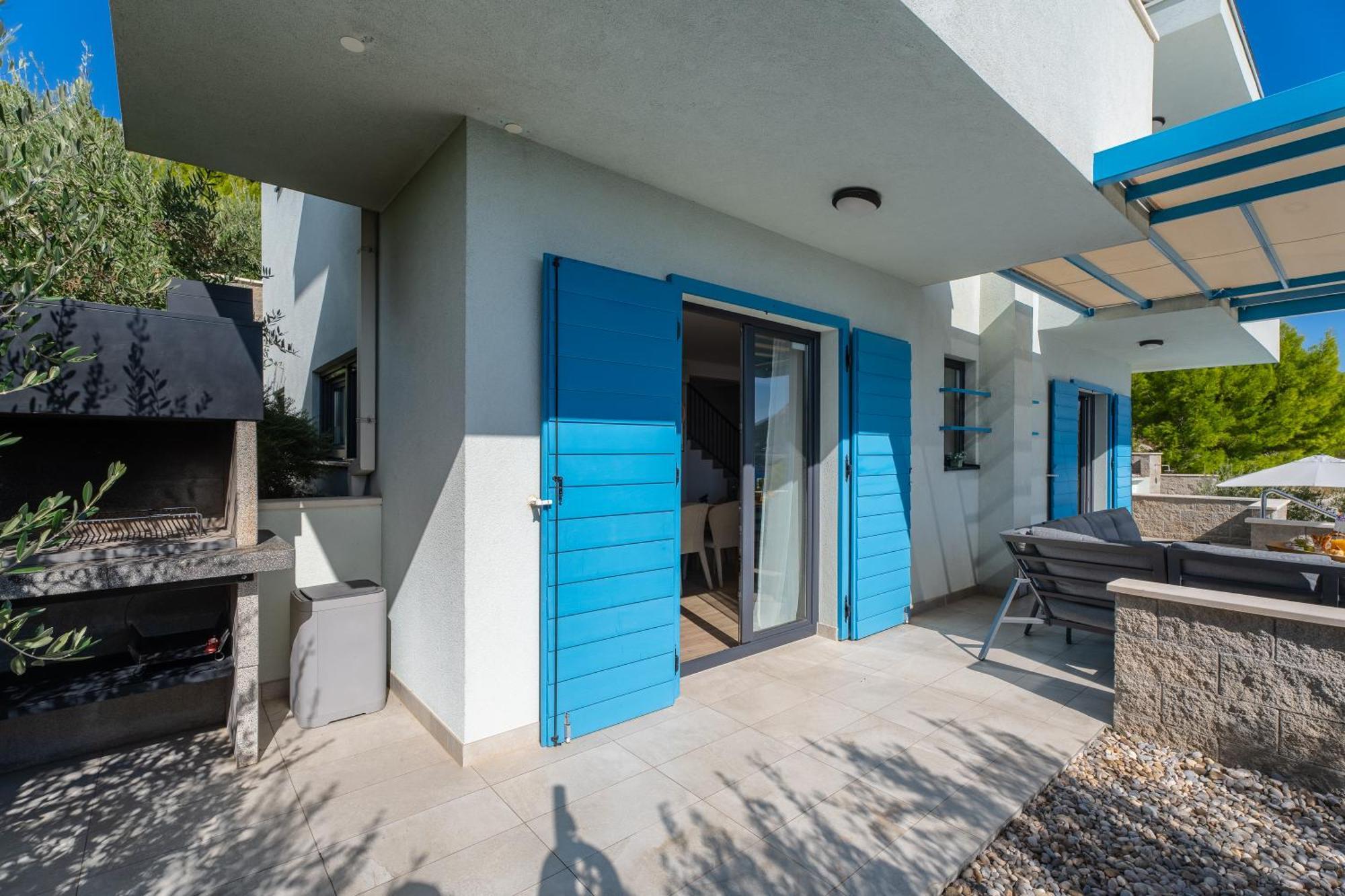 Allegra With 32msq Heated Pool, 300m Far From Sandy Beaches, Open Sea View Villa Omis